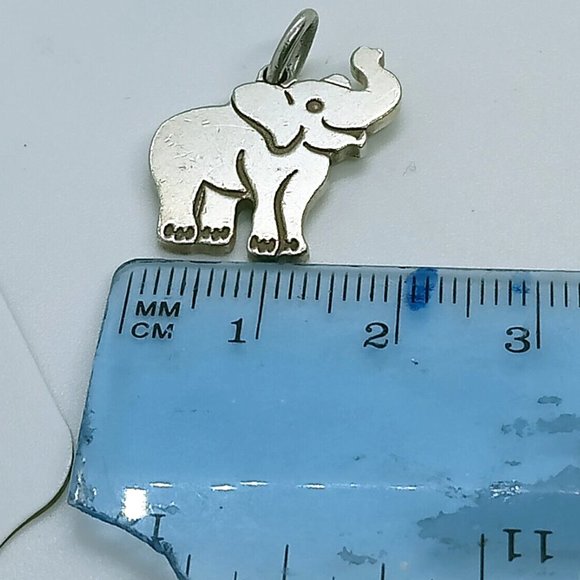 Tiffany & Co Elephant Never Forgets Charm or Pendant in Sterling Silver - Picture 4 of 5